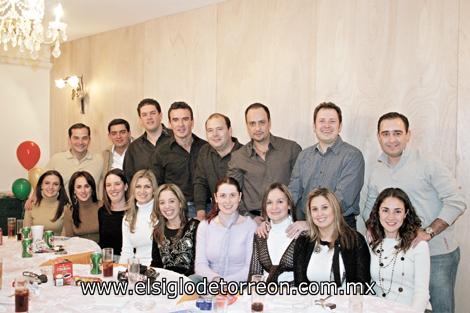 FIESTAS NAVIDEÑAS
Ramón, Nesim, Alejo, José, Juan Carlos, Ito, Bernardo, Pedro, Georgina, Nancy, Gaby, Ana, Claudia, Marcela, Selina, Luly y Paola.