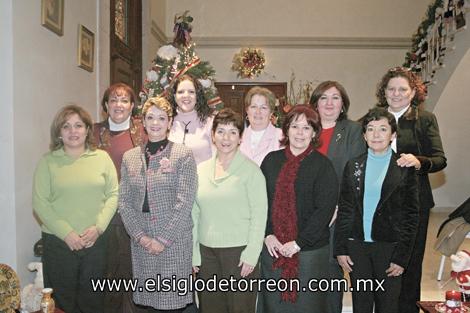 SE REÚNEN AMIGAS
Gaby, Lupita, Mague, Irma, Bertha, Martha, Silvia, Lily, Elisa y Marina