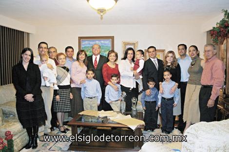 RECORRIDO SOCIAL
FESTEJOS NAVIDEÑOS
Armando Martínez Herrera, Leticia Alcazar Martinez, Armando Martínez Alcazar, Paola González de Martínez, Mónica Martínez de González, José Alfredo González Magaña, José Alfredo González Martínez, Emiliano González Martínez, Ricardo Fernández de Castro, Lizett Martínez de Fernández, Ricardo, Diego y Alejandra Fernández Martínez, Oscar Solis Gutiérrez, Mercedes Solis, José María Salvador, Florencia Martínez de Salvador, José María Salvador Martínez, Bertha Alcazar y Emmanuel Alcazar
