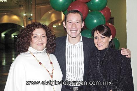 Ruth P. de Navarro, Carlos Leal de la Garza y Ruth Navarro Pastrana