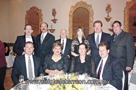 Hermanos Villalobos Máynez, Mora Hill y Javier Amador