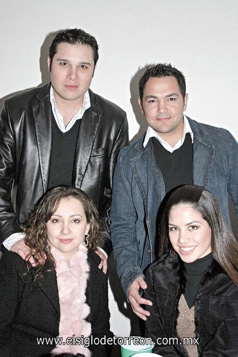 Adán, Alejandro, Cynthia y Gaby