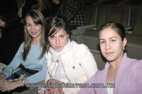 DESFILE DE MODAS
Daniela Allegre de Poston, Marijose Garrido y Astrid Allegre