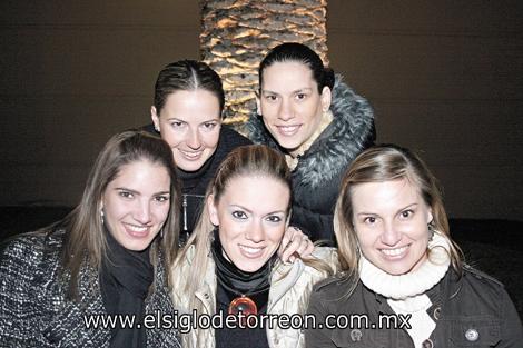 Laura de Mansur, Lucía de Miñarro, Ana Lucía Fernández de Humphrey, Odila de Fernández y Silvia de Martínez