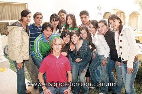 Las festejadas junto a todos sus invitados
