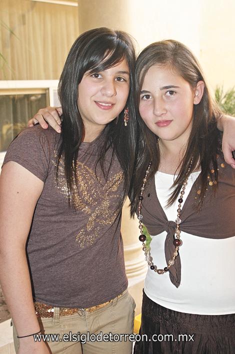 ¡FELICIDADES POR SUS CATORCE AÑOS!
Las festejadas Estefanía Elosegui de la Garza y Nonis Dueñes González