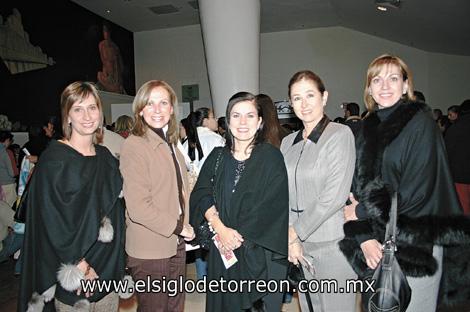 Mili García de Castillón, Laura Estrada de Alonso, Cecy Menéndez de Vera, Martha Saldaña de Castrellón y Cala Estrada de Gómez