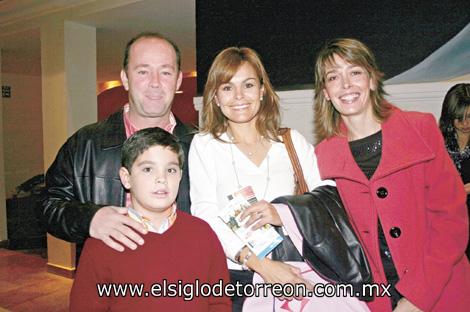 Bernardo, Berny y Pilar Villarreal, Olga González
