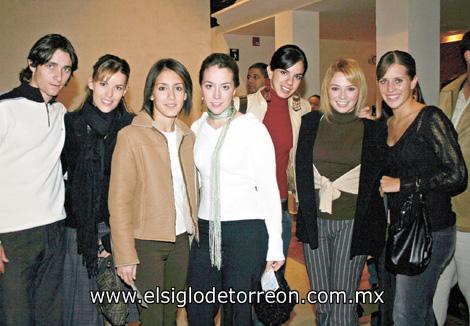 SE PRESENTA EL CASCANUECES
Erick Canedo, Sofía de Canedo, Carmen Valdez, Mariana García, Cristina Giacoman, Araceli Martinez y Martha Ganem