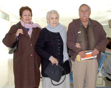vi_24122005_1 
 Gustavo y Socorro Esparza viajaron a Tijuana