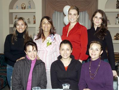 gr_25122005_3
Tere Pámanes de Valdez acompañada por un grupo de amigas, en la reunión que se le ofreció por el próximo nacimiento de su bebé.