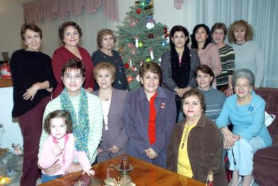 gr_25122005_4
Zelly Contreras, Tita de Cueto, Reyna Jaime, Mague Rafael, Alma Morales, Mava, María Elena, Milagros, Lourdes Cañedo, Tere Varela, Betty Montaña, Paulina Montaña y Martha de Vázquez