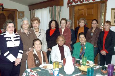 gr_25122005_5
Posada de Casa Cuna de La Laguna, aquí las señoras Aurora, Alicia, Dora, Carmen, María Luisa, Cristina, Dolores, María Elena, Verónica, Gabriela, Eréndira y Rosa Alicia.