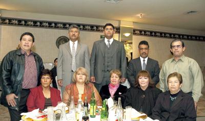 gr_25122005_6 
Armando Gallegos, María de Gallegos, Eduardo Nájera, Paulina de Lira, Luis Castillo, Marisela de Castillo, José Luis Castillo, , Mateo Palacios y Lourdes de Palacios.