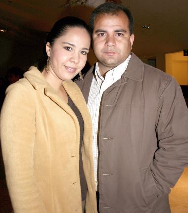 pa_25122005_9 
Marcela de Pimentel y Alejandro Pimentel.