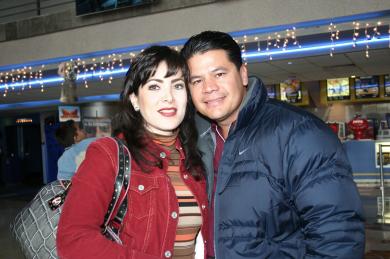 ci_25122005_3
-Francisco de León con sus esposa Ivonne de De León.