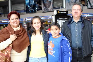 ci_25122005_4 
Alejandra de Gallegos, Ivonne, Francisco y Francisco Javier Gallegos.