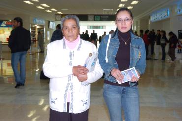 vi_26122005 2 
 Guadalupe Romo viajó a Tijuana, la despidió Concepción Hernández