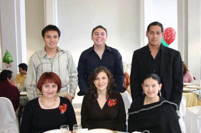 gr_26122005 1 Bruce Chi, Mary Ortiz, Juan Manuel Ovalle, Mary Ortiz, Pavel Valenzuela y Viridiana Párraga, en un convivio con motivo de las fiestas decembrinas
