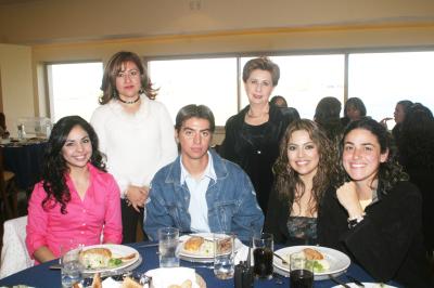 gr_26122005 2  Marisol Ortiz, Olga Crispín, Uziel Aldaco, Montserrat Lozano, Blanca Farías y Carmelita de Fernández, grupo de amigos en su posada navideña