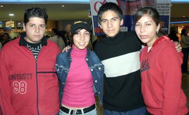 ci_28122005_3 
René Campos, Eloísa Cortés, Toño Sosa y Rocío Barrientos.