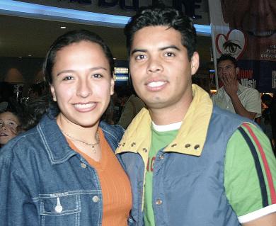ci_2812005_2 
Claudia Mijares y Juan de Jesús Oliva.