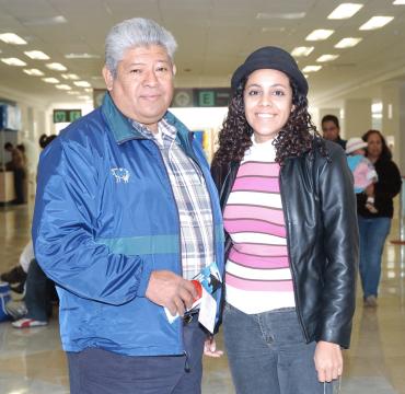vi_28122005_0 
Zayra Pérez viajó a la Ciudad de México y la despidió  Juan José Pérez.
