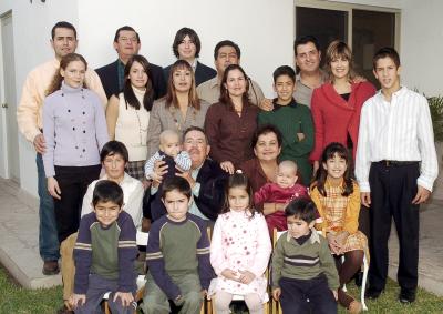 gr_29122005_4 
La familia Gutiérrez Jardón se reunió con motivo de la Navidad.