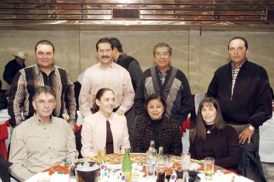 gr_30122005_1 
Juan Francisco Castañeda, Francisco Ortiz, Yadira Narváez, María Inés de Rendón, Alejandra Serhan de Reed, Octaviano Rendón, Jorge Redd y Jorge Mujica.