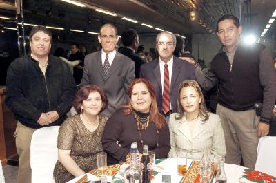 gr_30122005_2 
Jannete Ontiveros, Jesús Loza Flores, Mary Murguía,Maru Araujo, Gerardo Narváez, Antonio Loza y Alan Silva.