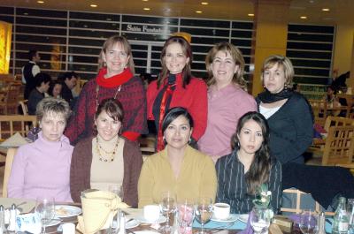 gr_30122005_5
Cristina Pacheco de Chaúl en su cumpleaños acompañada de un grupo de amigas .