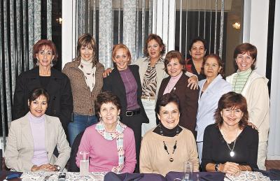 gr_30122005_6
Coco Rentería, Ángeles, Luly, Laura, Caro, Cristy, Martha, Mónica, Lety, Chela, Raquel, Susy y Raquel de Gutiérrez..