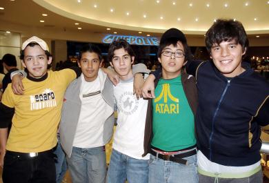 ci_08012006_0 
Arturo Prieto, Víctor Sánchez, Arturo Estrada, Paco Guajardo y Raúl Obregón.