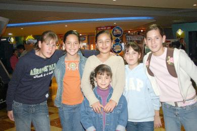 ci_18012006 
Natalia Acosta, Valeria  Delgado, Sarita González, Marcela Herrera, Ana Lorena Saldaña y Bárbara Delgado.