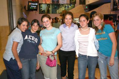 ci_22022006
Melissa Rodríguez, Bárbara Valdez, Greta Von Bertrab, Melisa González, Celina y Estefanía Berlanga..