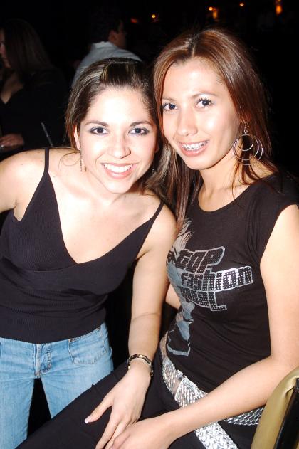 an_11032006 
Caro Venegas y Michelle Jardón.