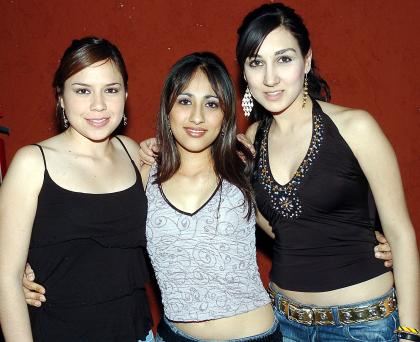 an_11032006 
Marcela, Caro y Lorena.
