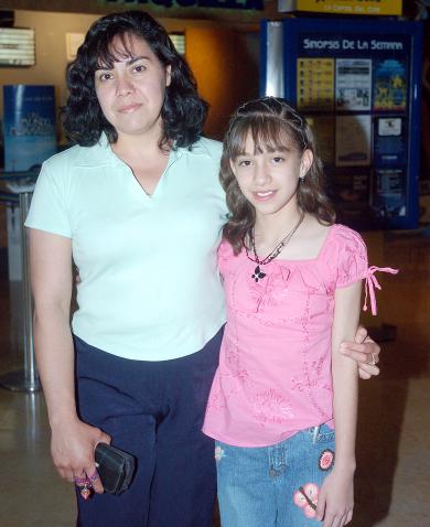 ci_15032006 
Mayela de Anaya y Alejandra Anaya.