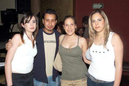 an_25032006 
Lisa Aguilera, Adrián Lazcano, Isabel Ortiz y Ale de la Peña.