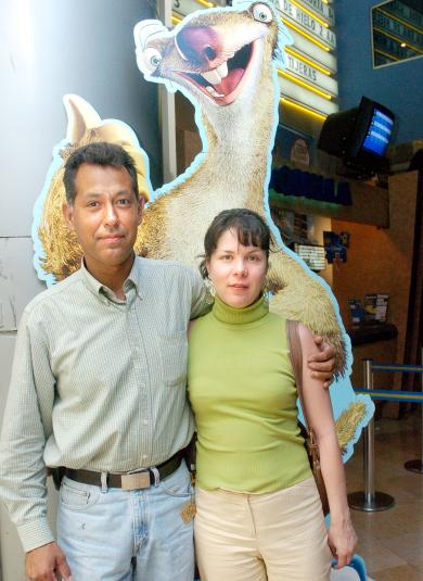 19042006 
Miguel Castañeda y Eugenia Preece.