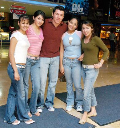 26042006 
Anahí, Cinthia de la Cruz, Vanessa Gallardo, Jesús Galindo y Mayra Hinojo.