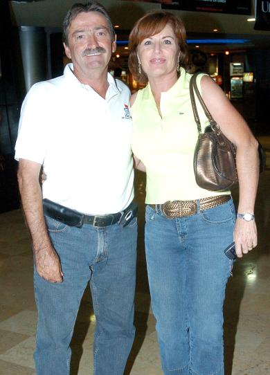 17052006 José León y Adela de Salazar.