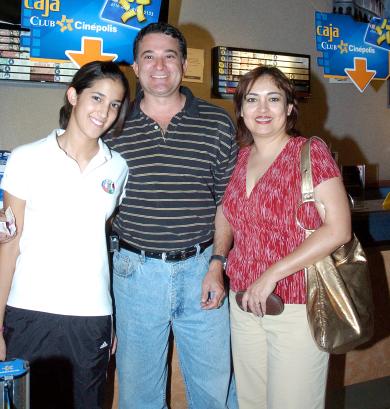 17052006 
Zaide, Gabriel y Zaide Viesca.