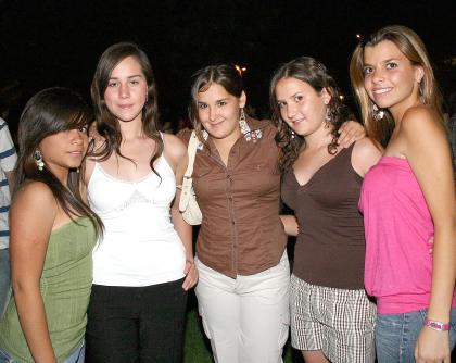 04062006 
Ilse Orozco, Silvia Porragas, Luisa Diez, Sofía Berreiro y Mara Lastra.
