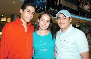 14062006 
Ulises Rangel, Cristina Alarcón y Hugo Rangel.