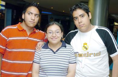 28062006 
Luis Gerardo Bermúdez, Diana Hernández y Christian Rosales.