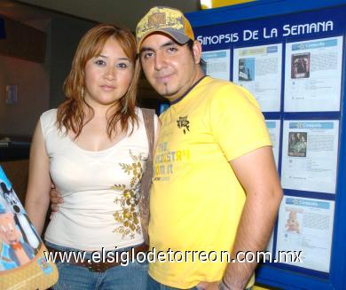 09082006
Candy Navarro y Vladimir García.