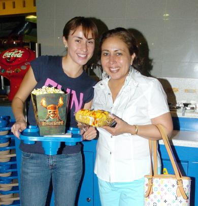 30082006
 Rosario Castro y su hija Alejandra Castro