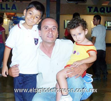 06092006 
 Shocry, Emilio y José Antonio Silva