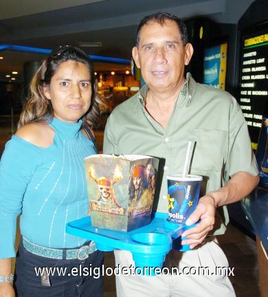 13092006 
 José L. Hernández  y Alejandra Flores